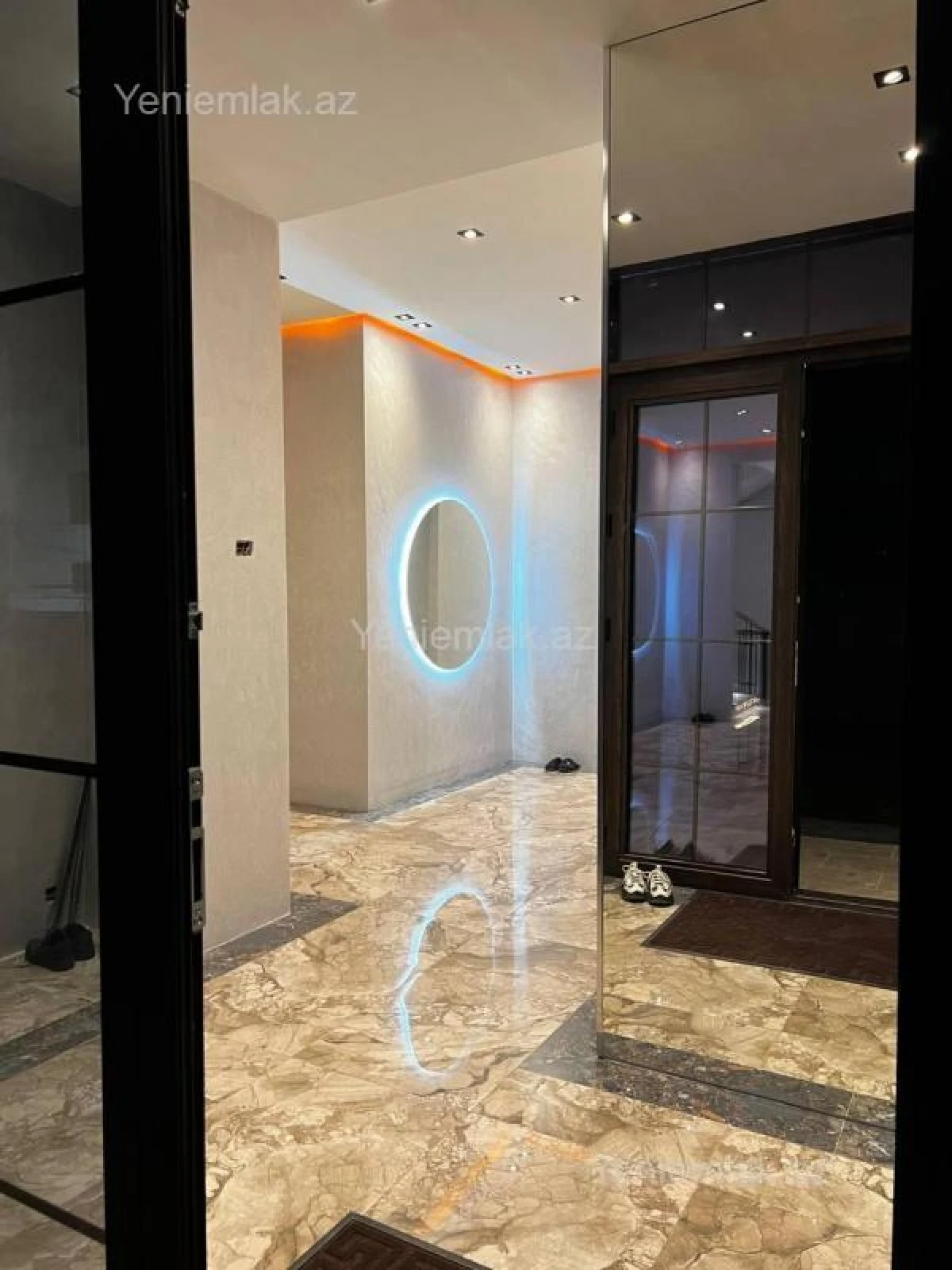 Satılır 8 otaqlı həyət evi 800 m²