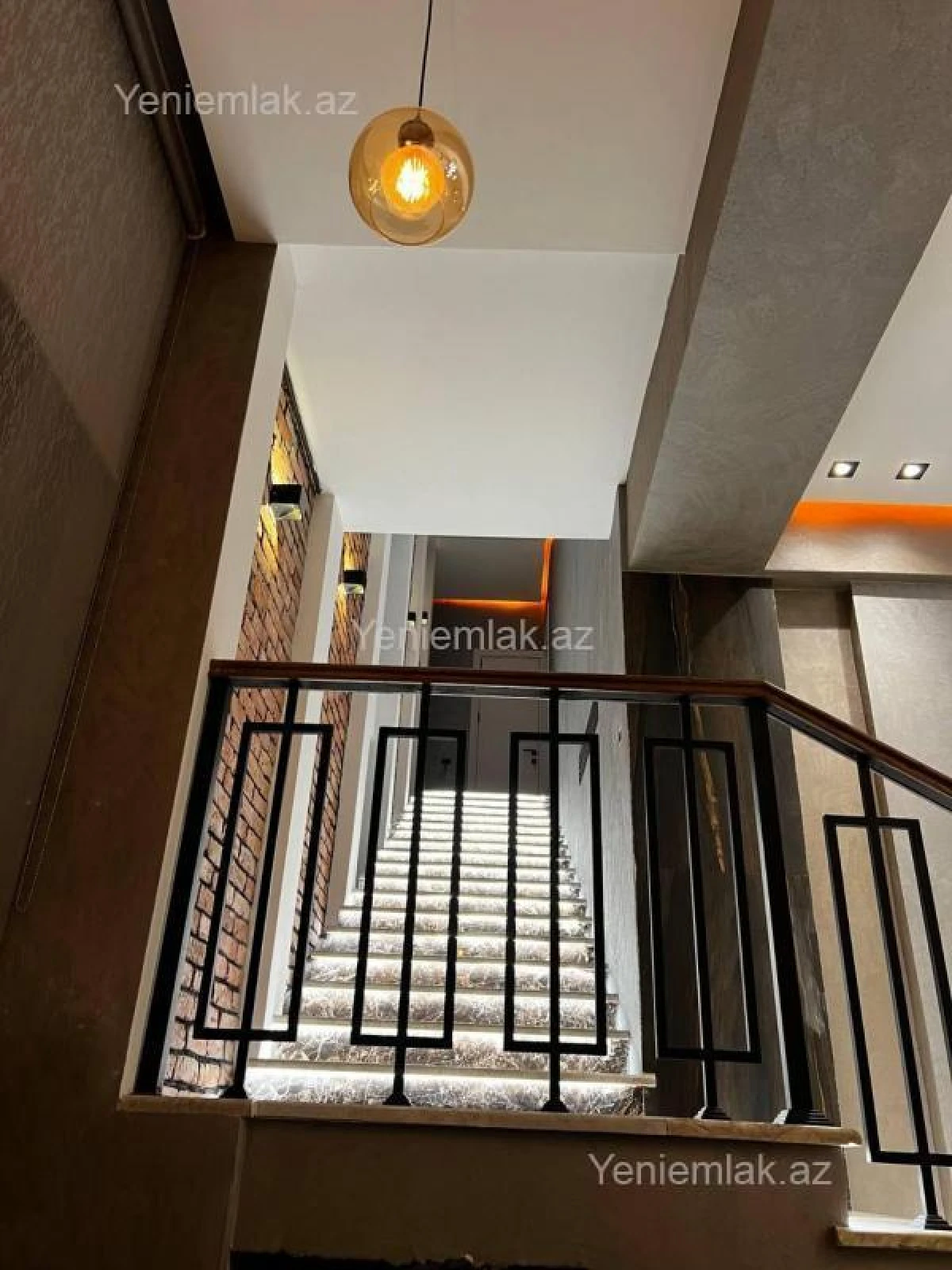 Satılır 8 otaqlı həyət evi 800 m²