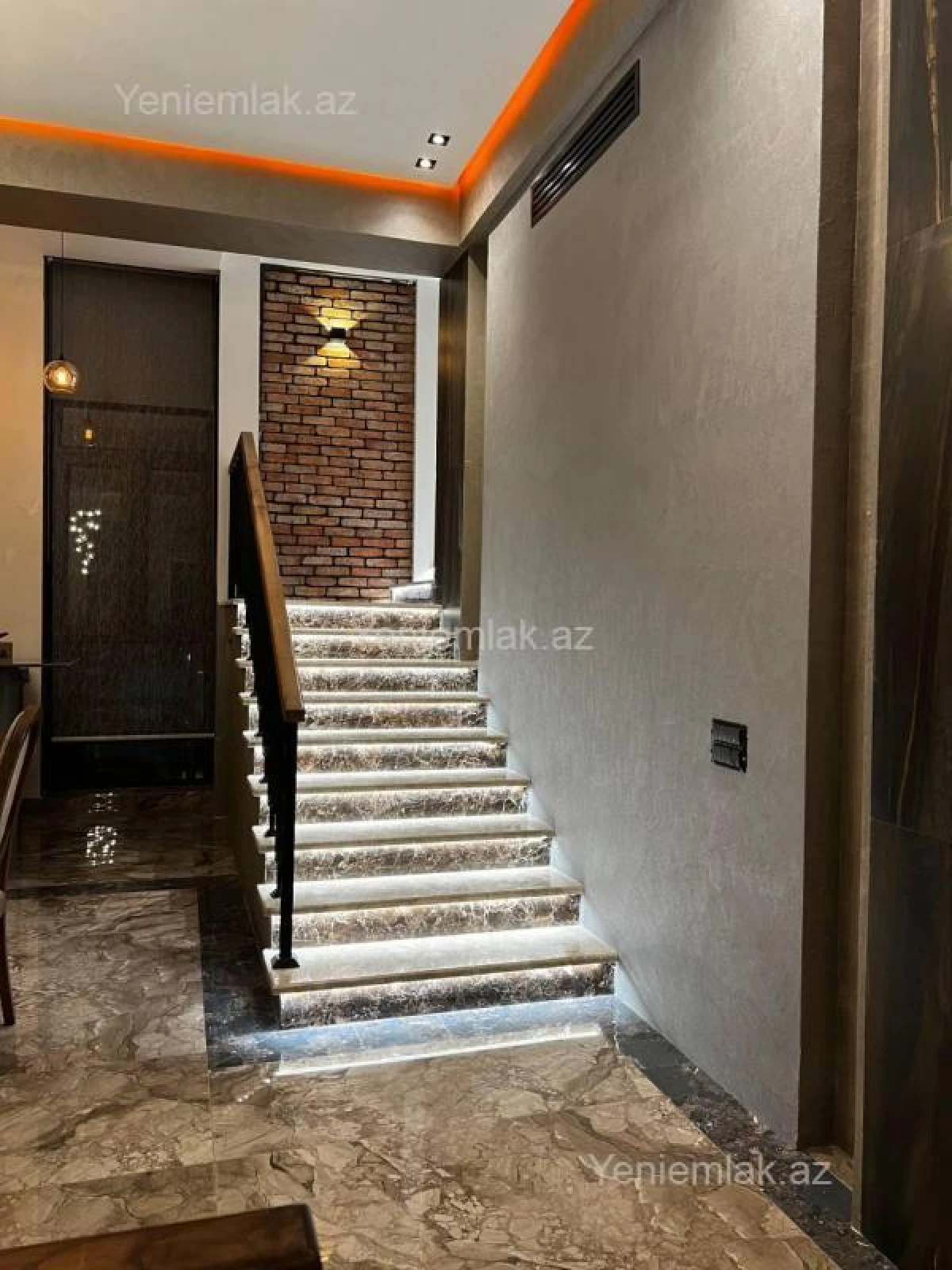 Satılır 8 otaqlı həyət evi 800 m²