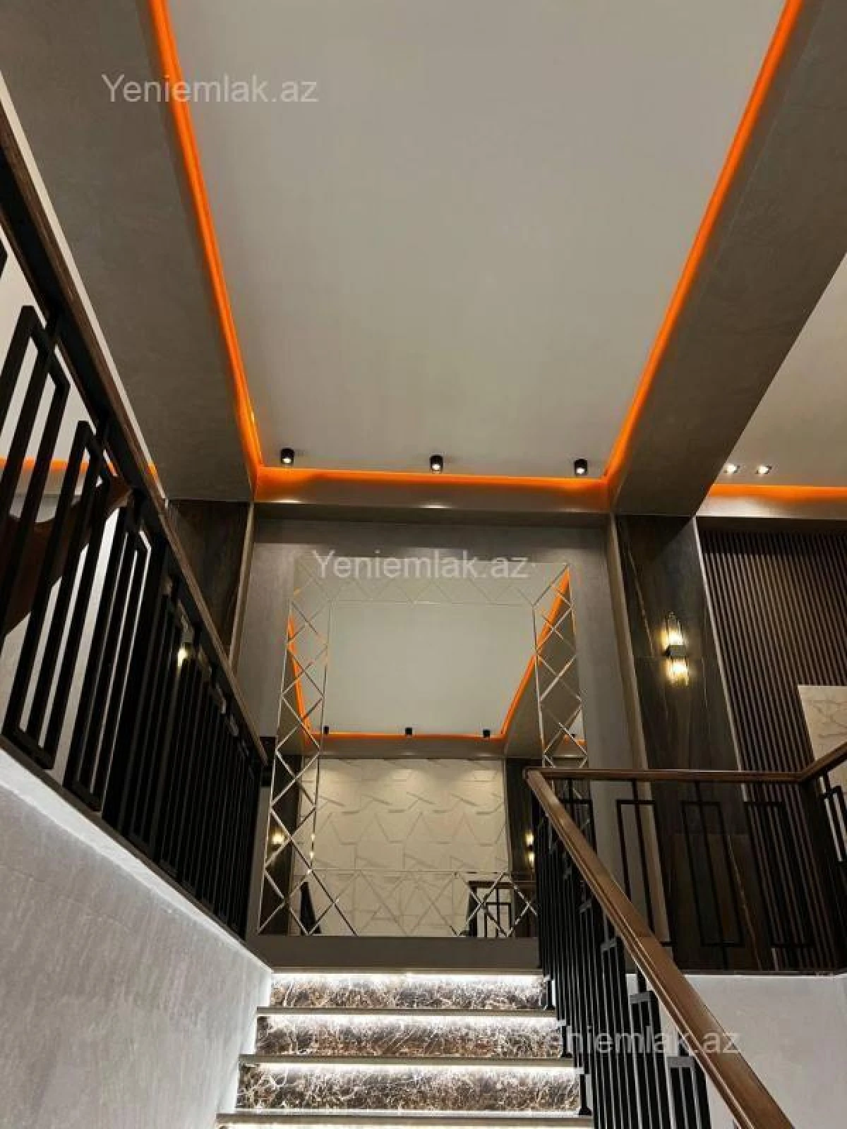 Satılır 8 otaqlı həyət evi 800 m²