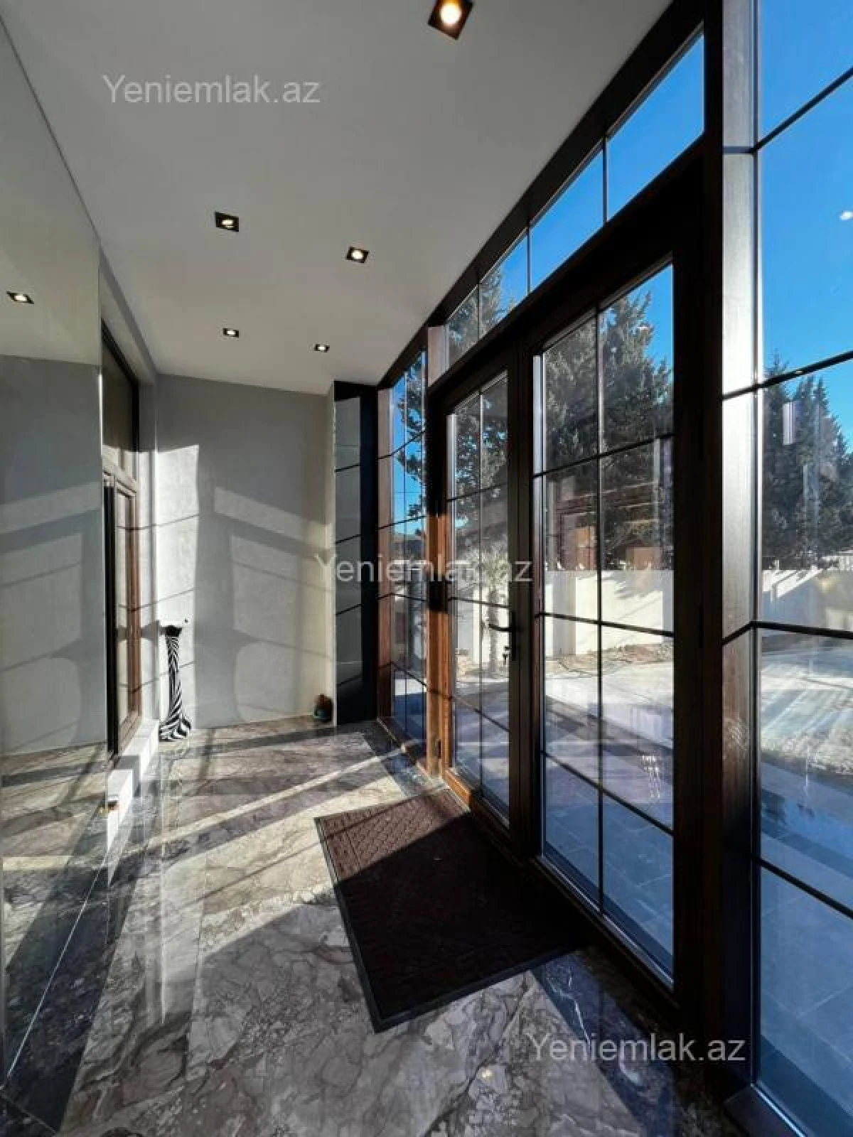 Satılır 8 otaqlı həyət evi 800 m²