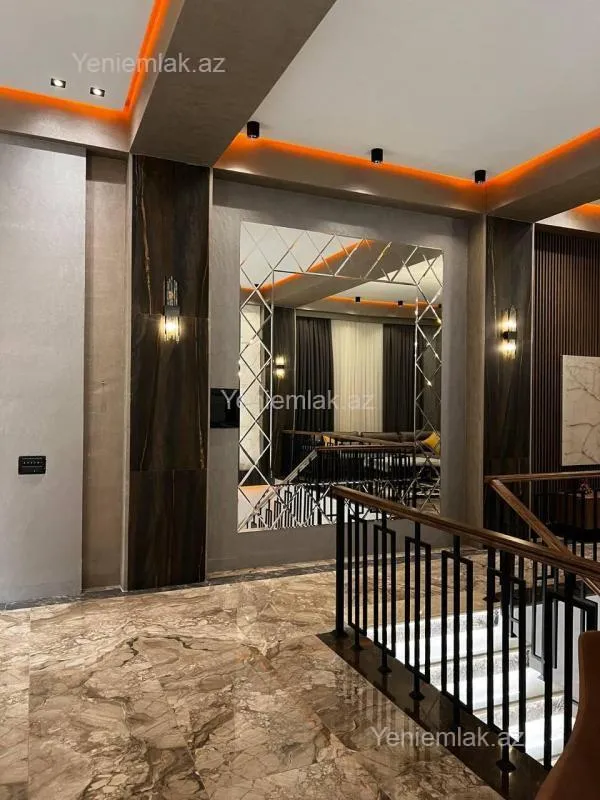 Satılır 8 otaqlı həyət evi 800 m²