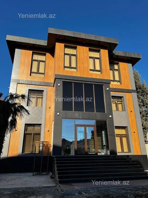Satılır 8 otaqlı həyət evi 800 m²
