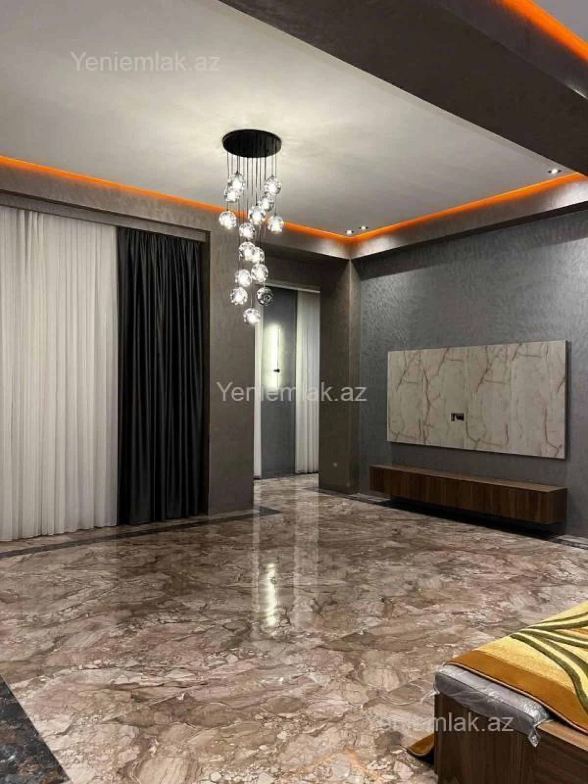 Satılır 8 otaqlı həyət evi 800 m²