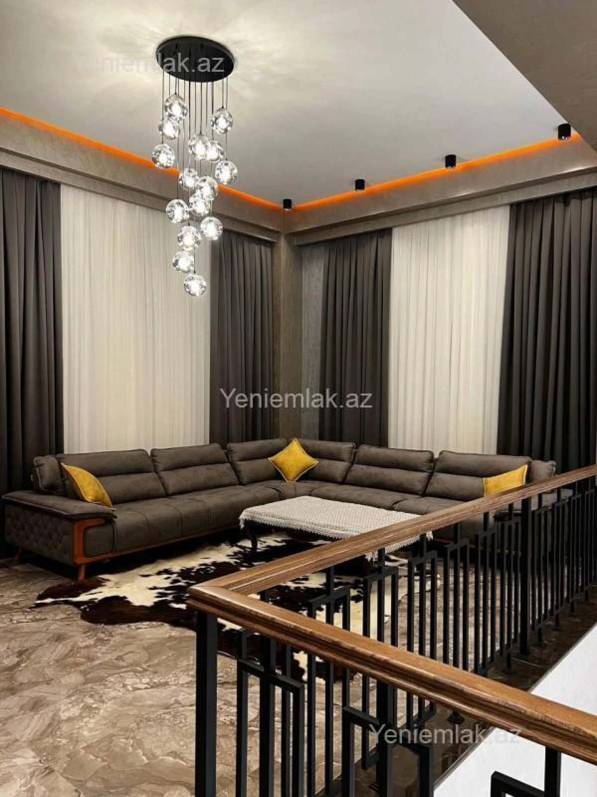 Satılır 8 otaqlı həyət evi 800 m²