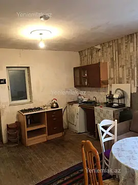 Satılır 4 otaqlı köhnə tikili 90 m²