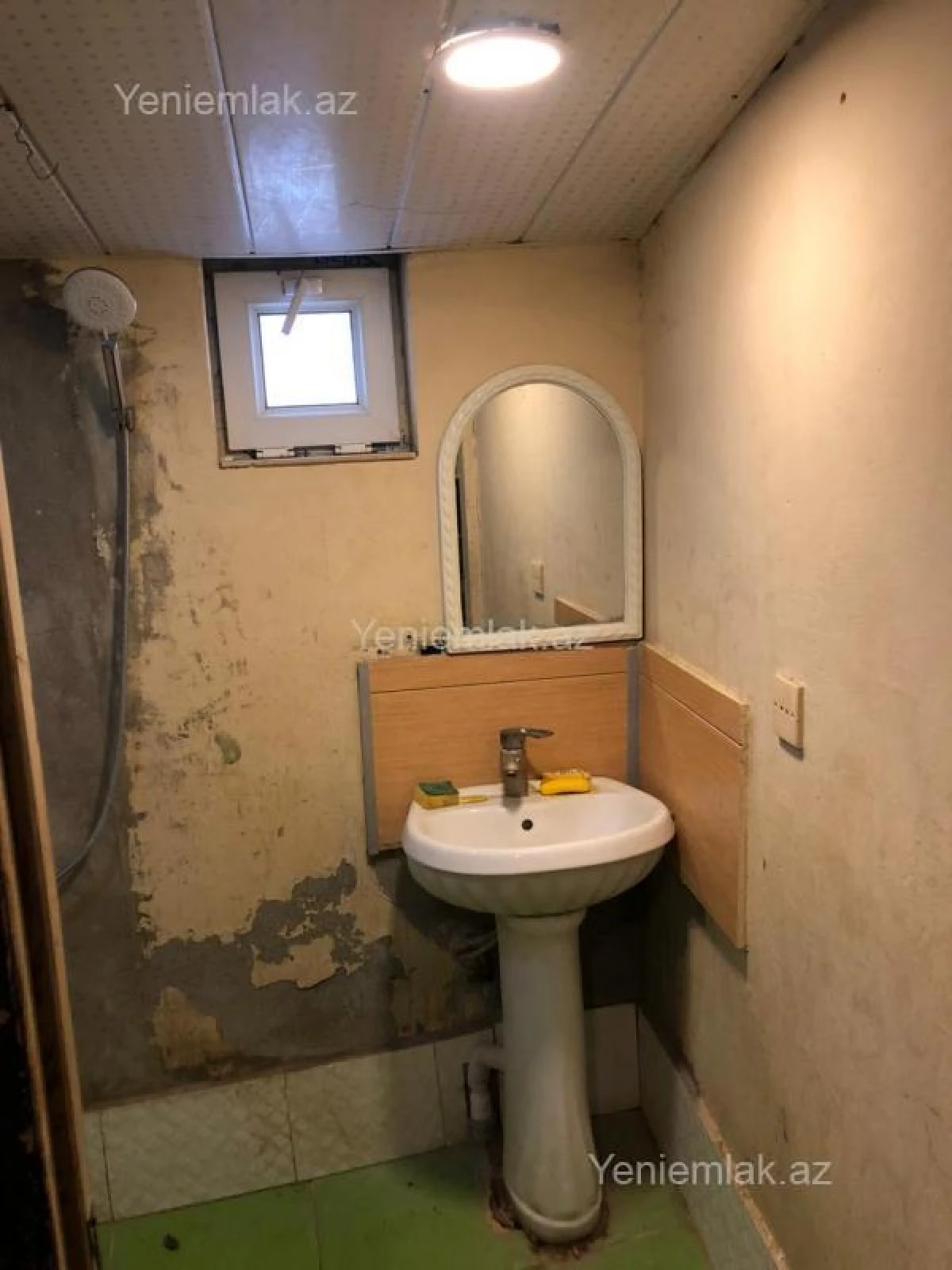 Satılır 4 otaqlı köhnə tikili 90 m²