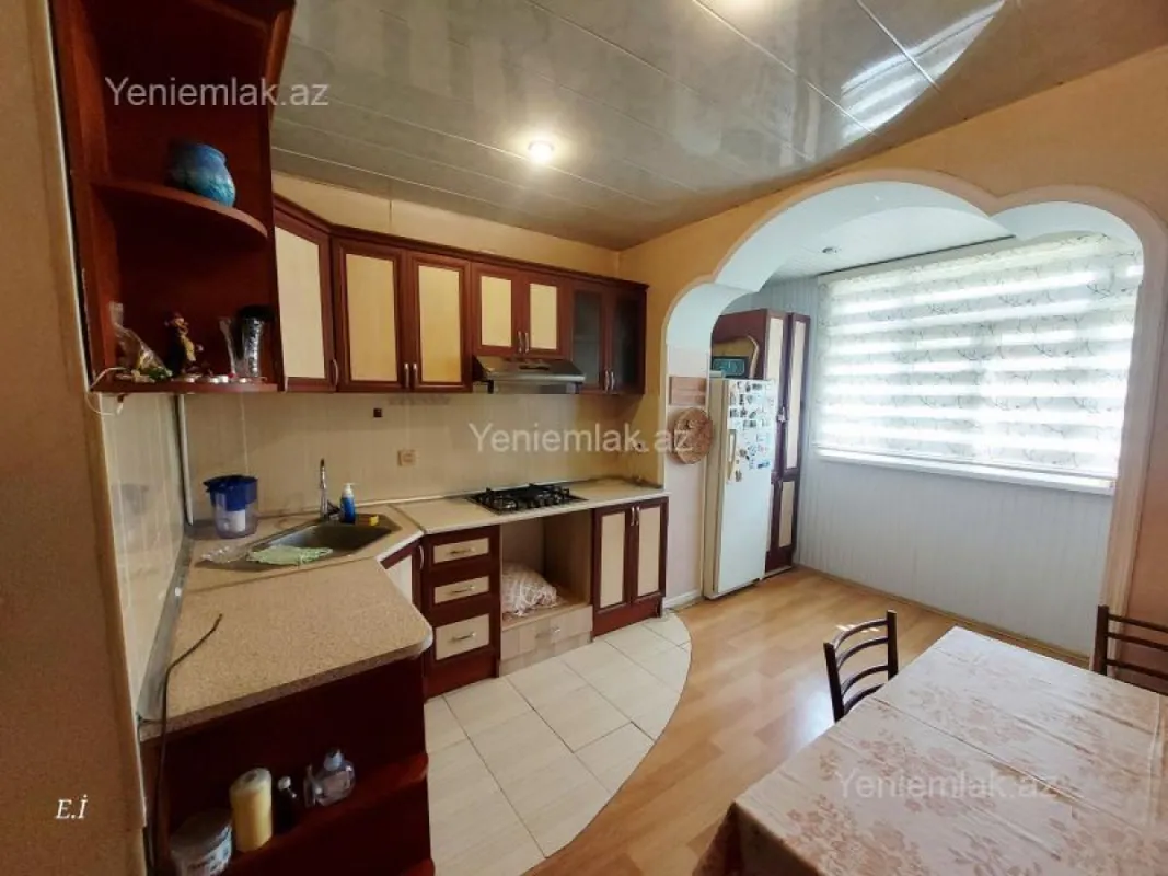 Satılır 3 otaqlı köhnə tikili 72 m²