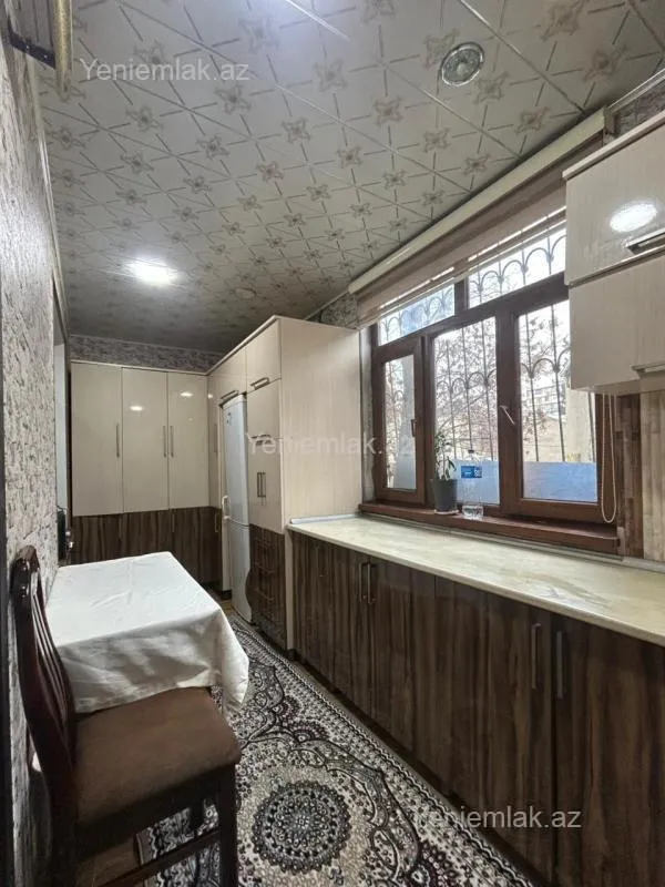 Satılır 3 otaqlı köhnə tikili 80 m²