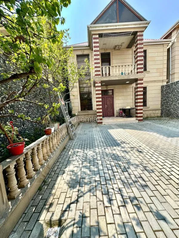 Satılır 6 otaqlı həyət evi 180 m²