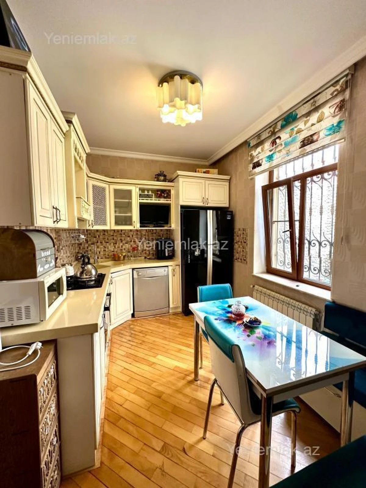Satılır 6 otaqlı həyət evi 180 m²