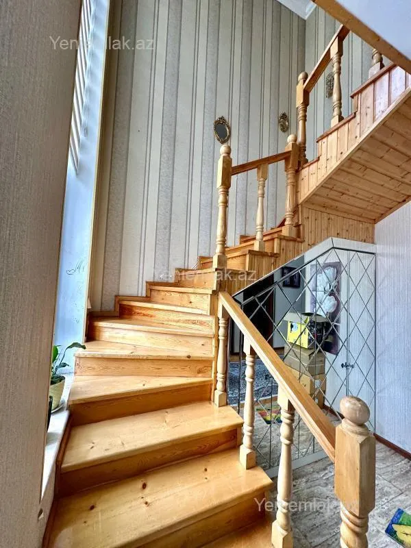 Satılır 6 otaqlı həyət evi 180 m²