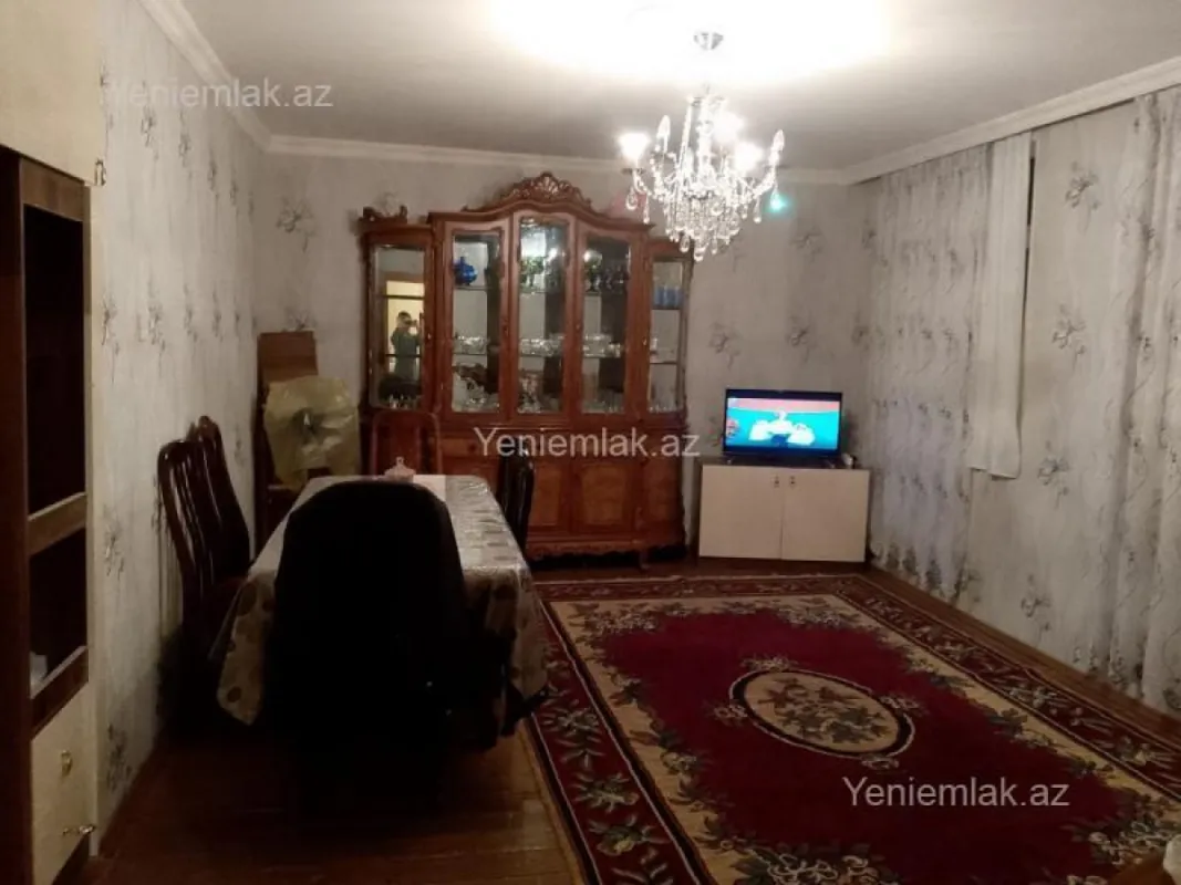 Satılır 2 otaqlı köhnə tikili 84 m²