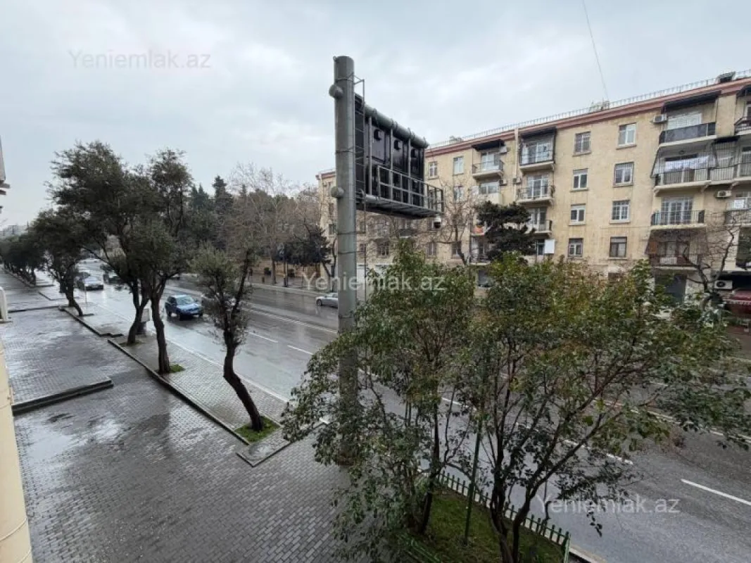 Satılır 3 otaqlı köhnə tikili 90 m²