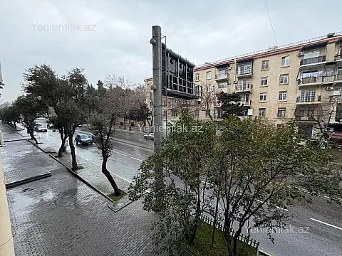 Satılır 3 otaqlı köhnə tikili 90 m²