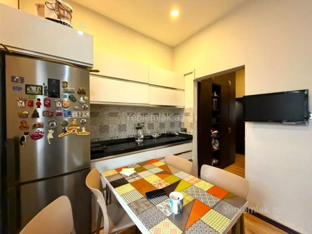 Satılır 3 otaqlı köhnə tikili 90 m²