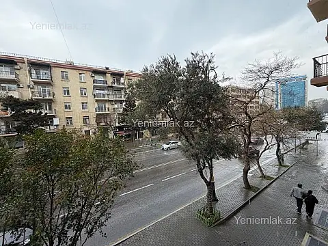 Satılır 3 otaqlı köhnə tikili 90 m²