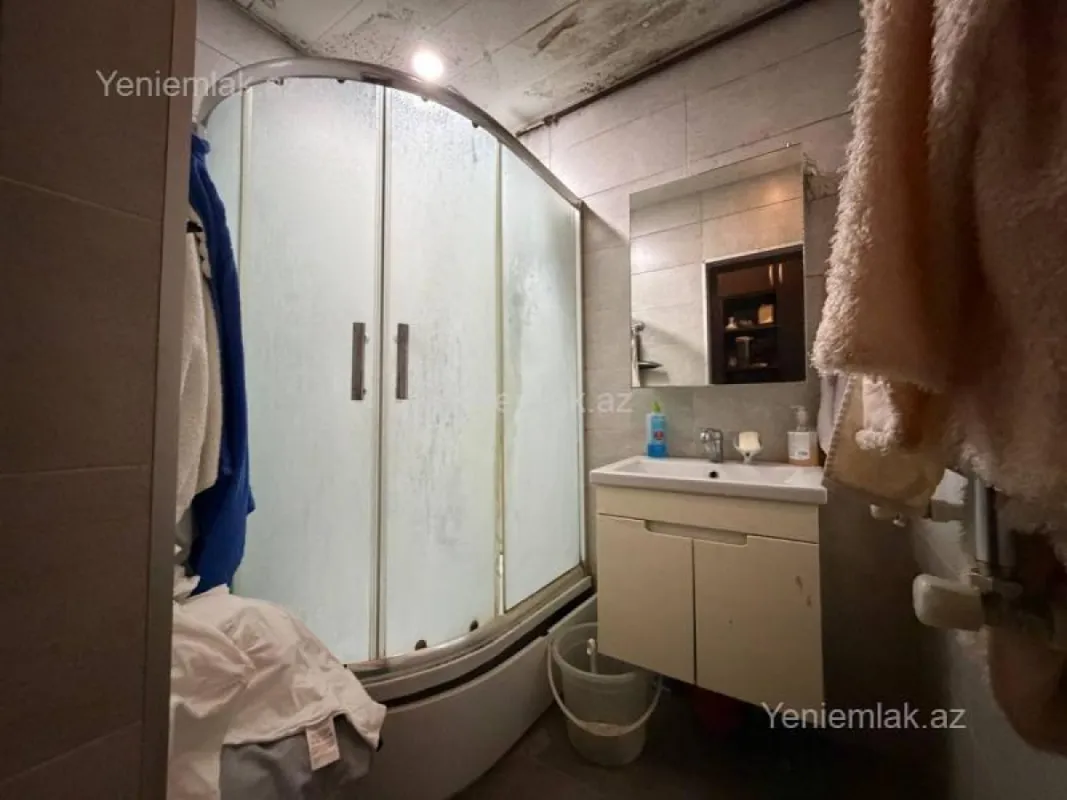 Satılır 3 otaqlı köhnə tikili 90 m²