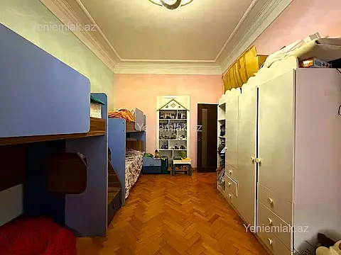 Satılır 3 otaqlı köhnə tikili 90 m²