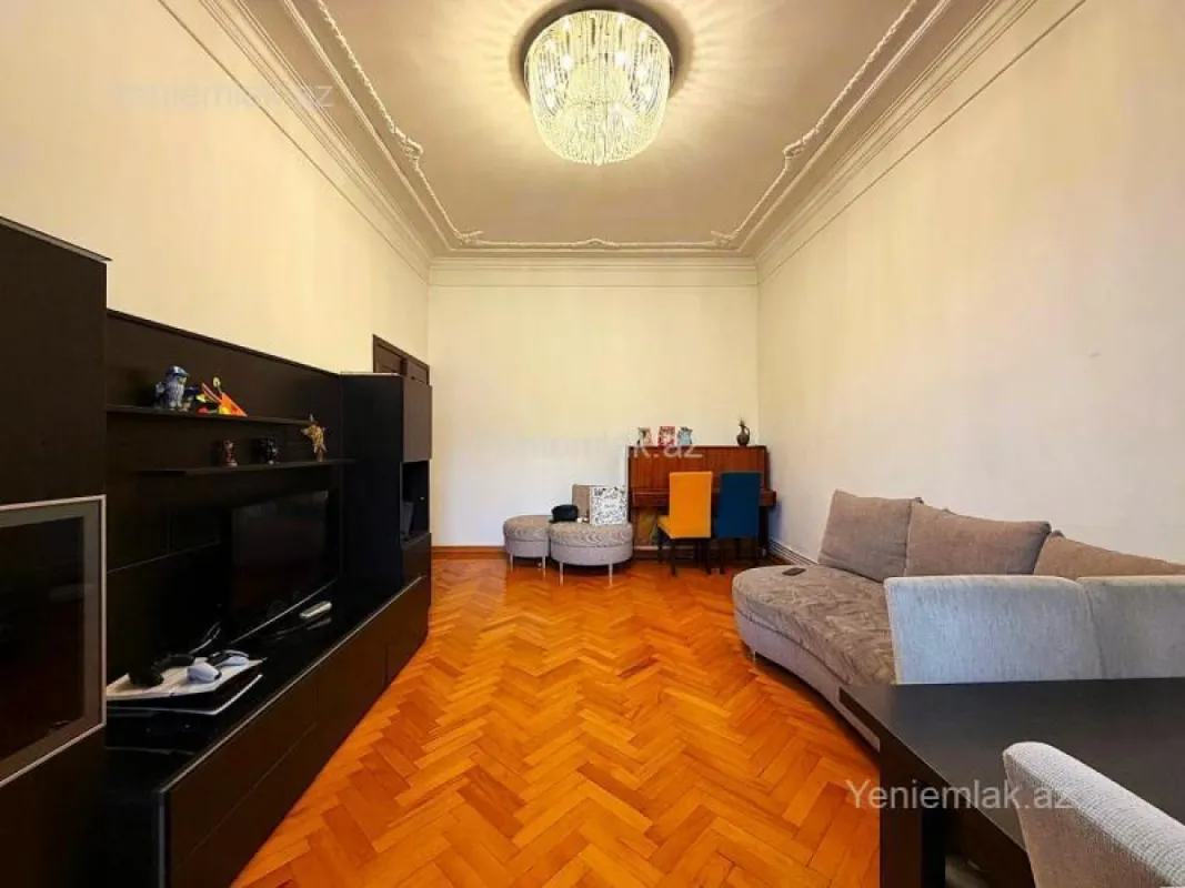 Satılır 3 otaqlı köhnə tikili 90 m²