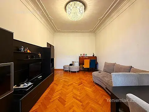 Satılır 3 otaqlı köhnə tikili 90 m²