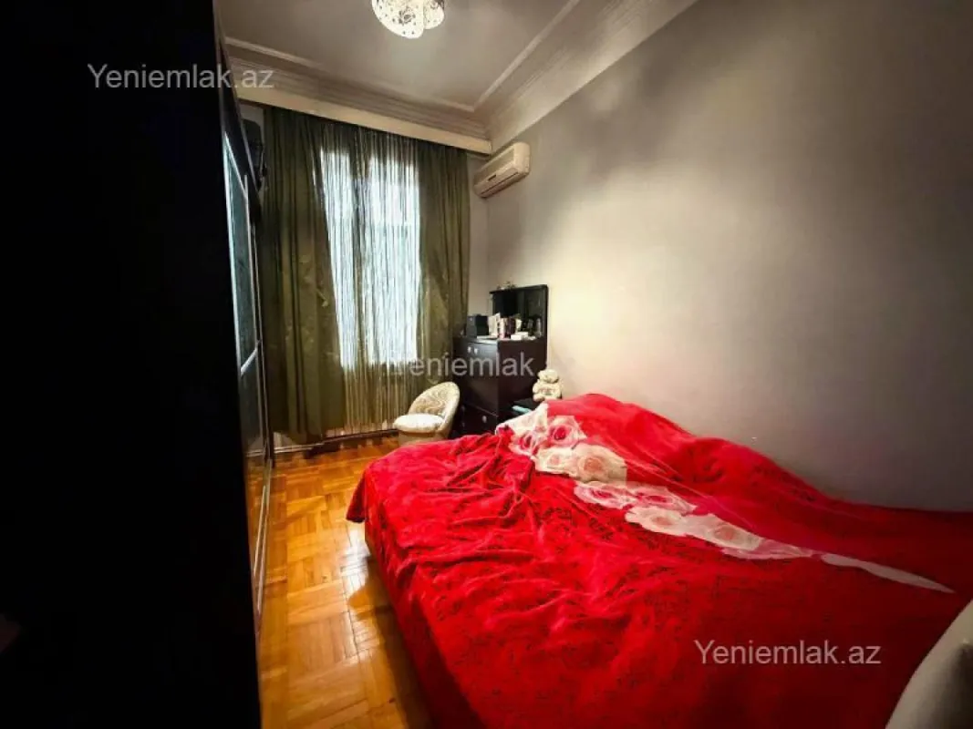 Satılır 3 otaqlı köhnə tikili 90 m²