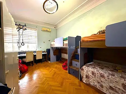 Satılır 3 otaqlı köhnə tikili 90 m²