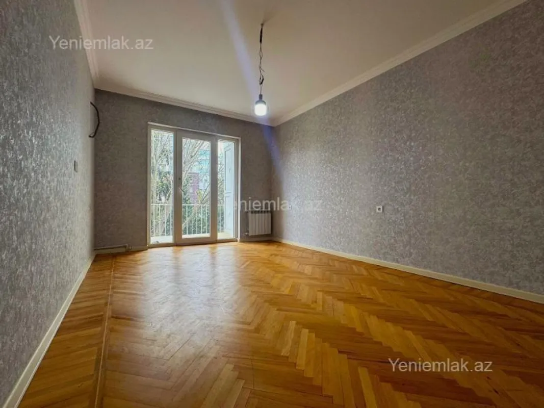 Satılır 3 otaqlı köhnə tikili 75 m²