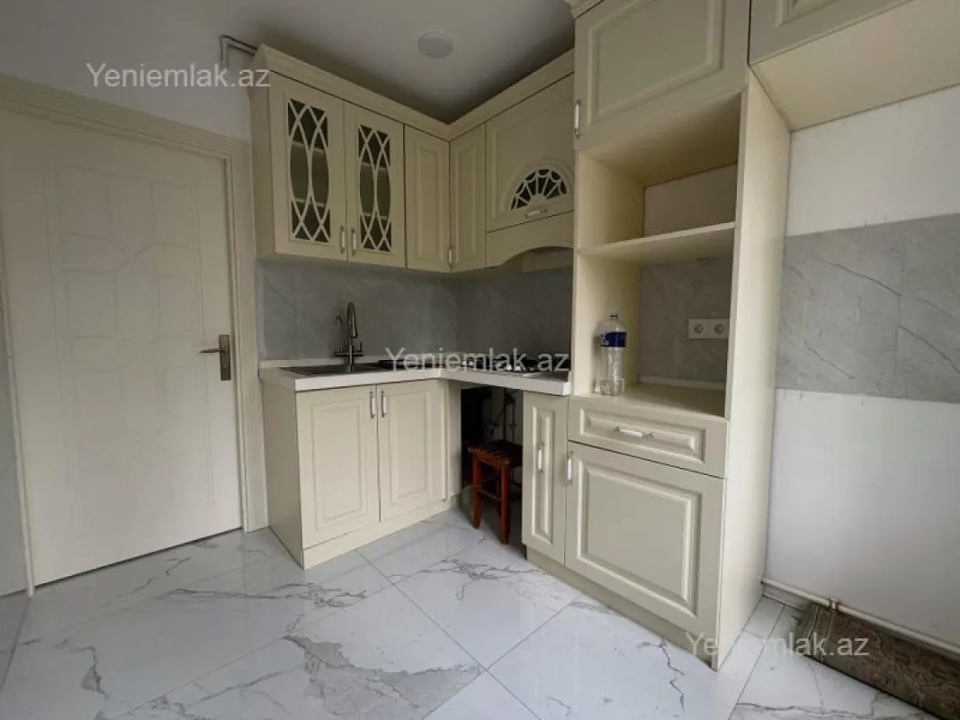 Satılır 3 otaqlı köhnə tikili 75 m²