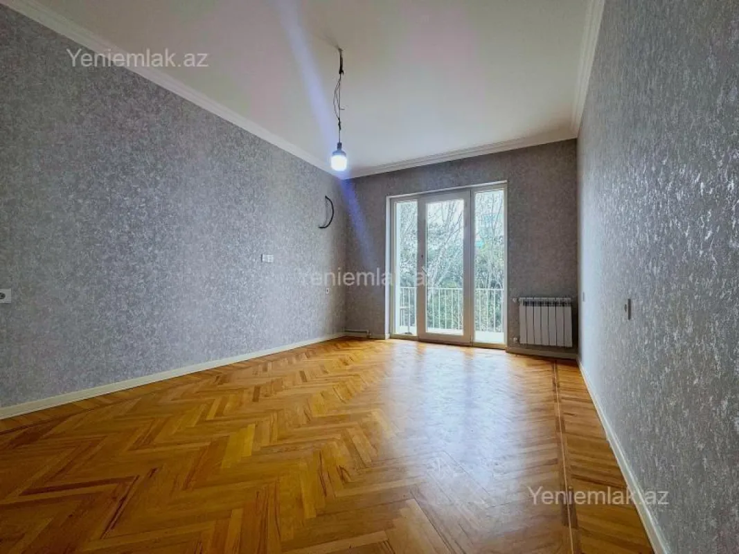 Satılır 3 otaqlı köhnə tikili 75 m²