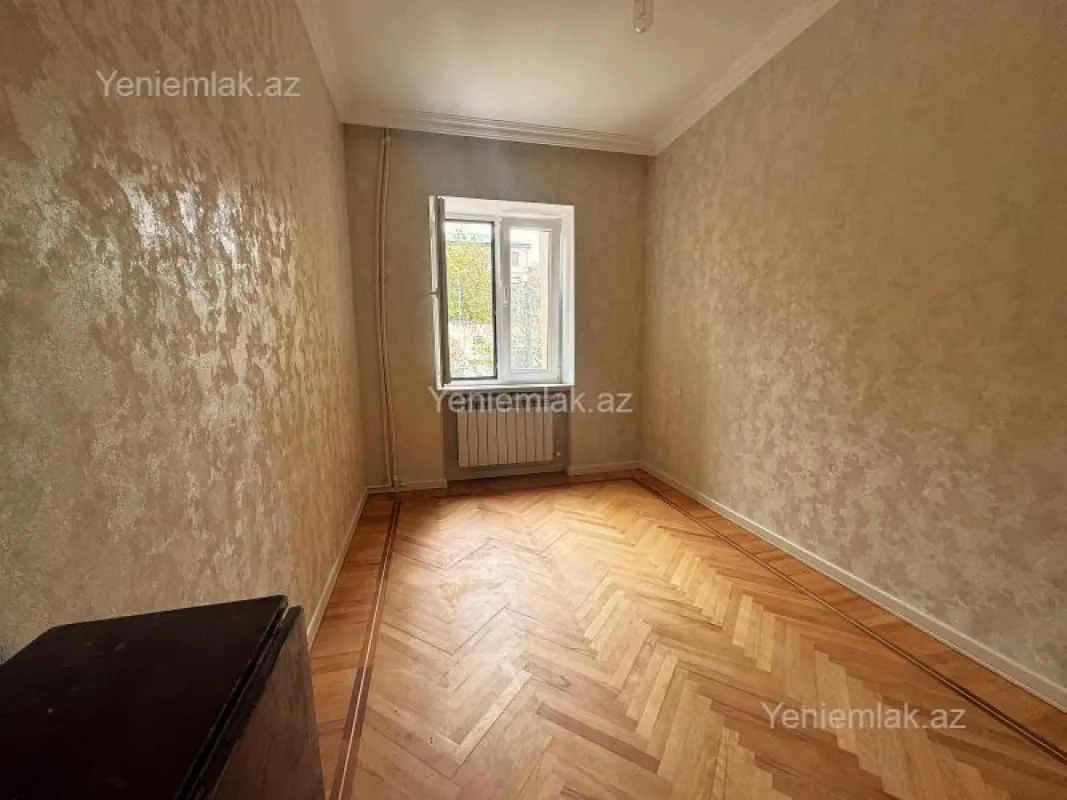Satılır 3 otaqlı köhnə tikili 75 m²