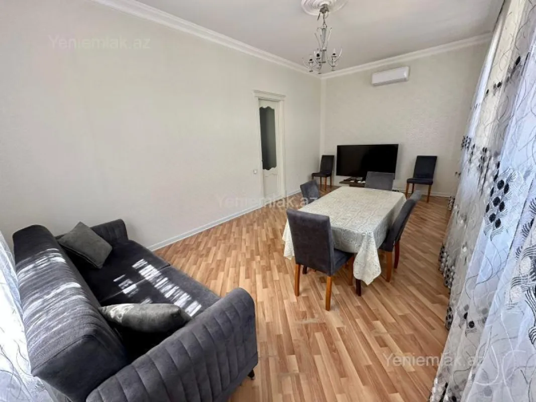 Satılır 5 otaqlı həyət evi 200 m²