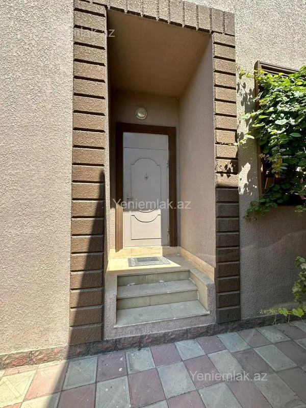 Satılır 5 otaqlı həyət evi 200 m²