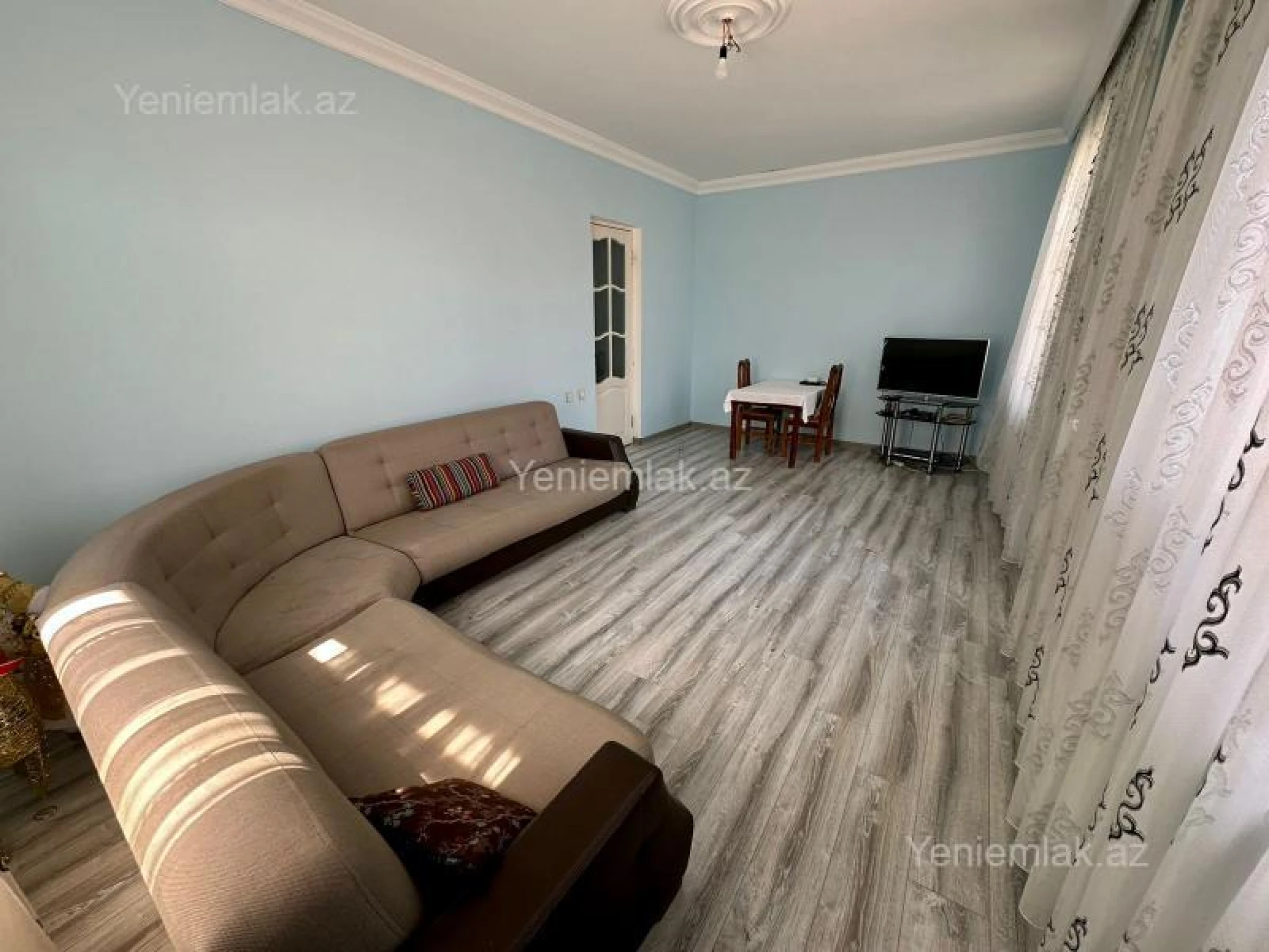 Satılır 5 otaqlı həyət evi 200 m²