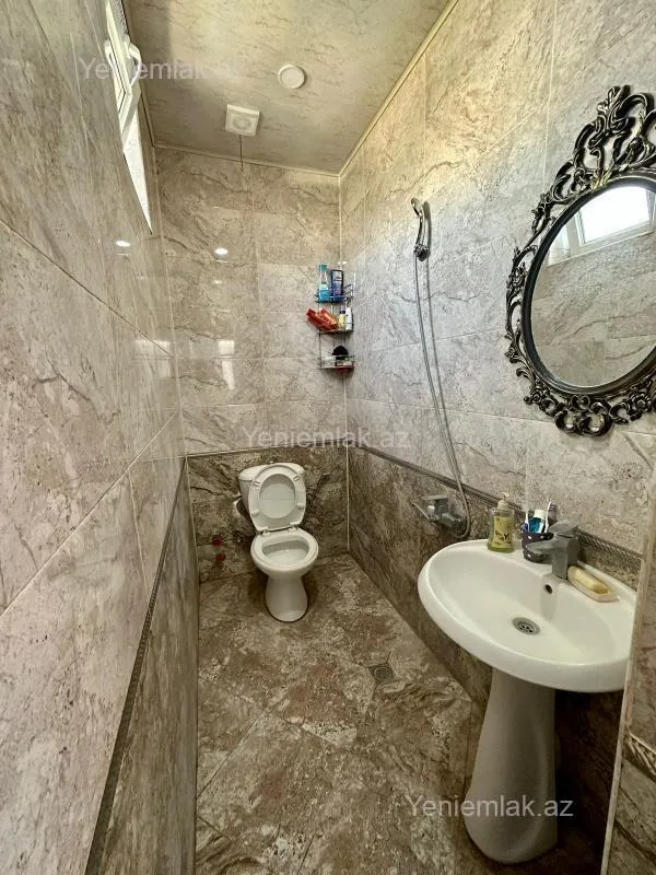 Satılır 5 otaqlı həyət evi 200 m²