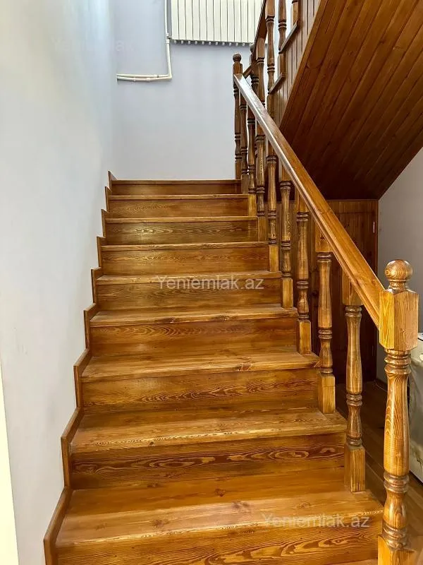 Satılır 5 otaqlı həyət evi 200 m²