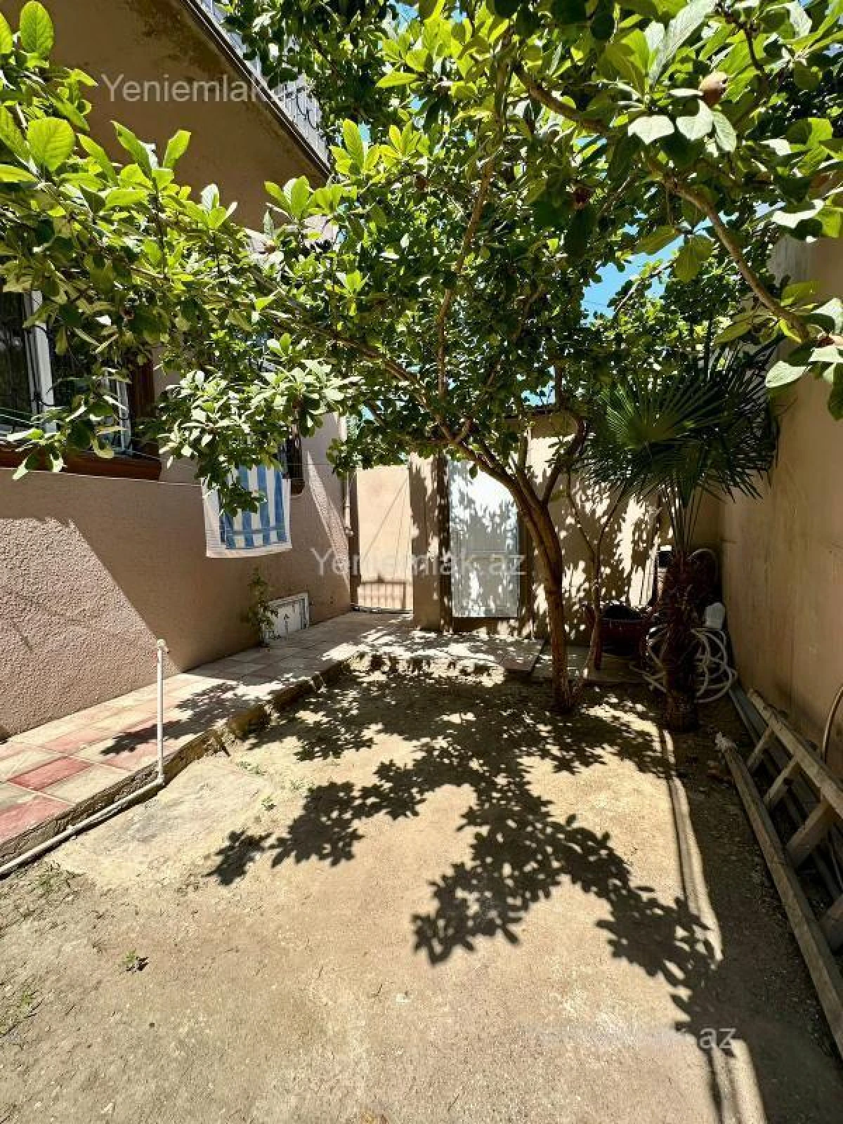 Satılır 5 otaqlı həyət evi 200 m²