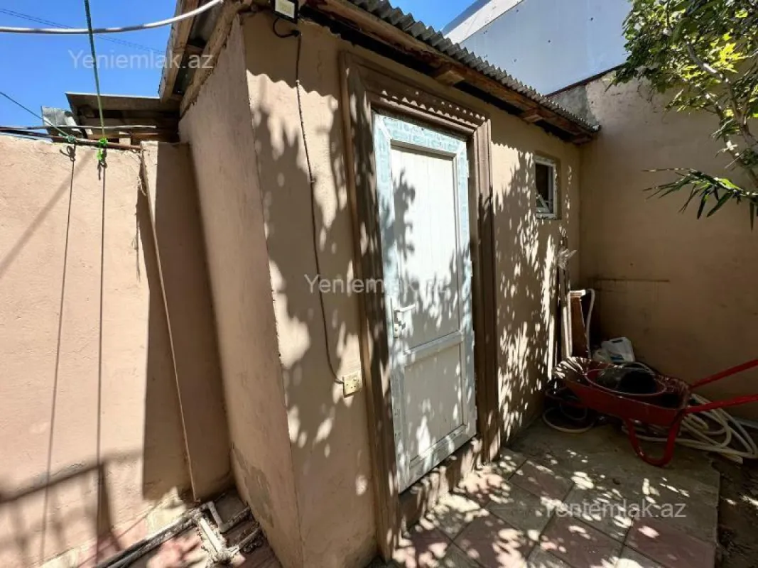 Satılır 5 otaqlı həyət evi 200 m²