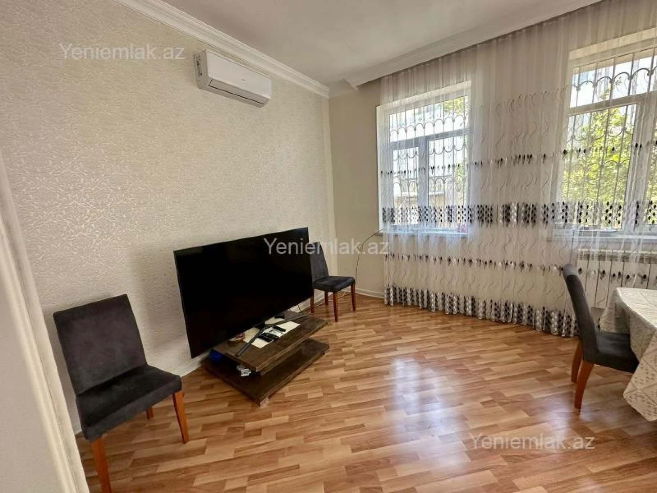 Satılır 5 otaqlı həyət evi 200 m²