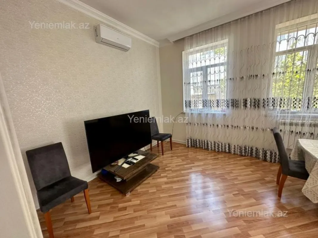 Satılır 5 otaqlı həyət evi 200 m²