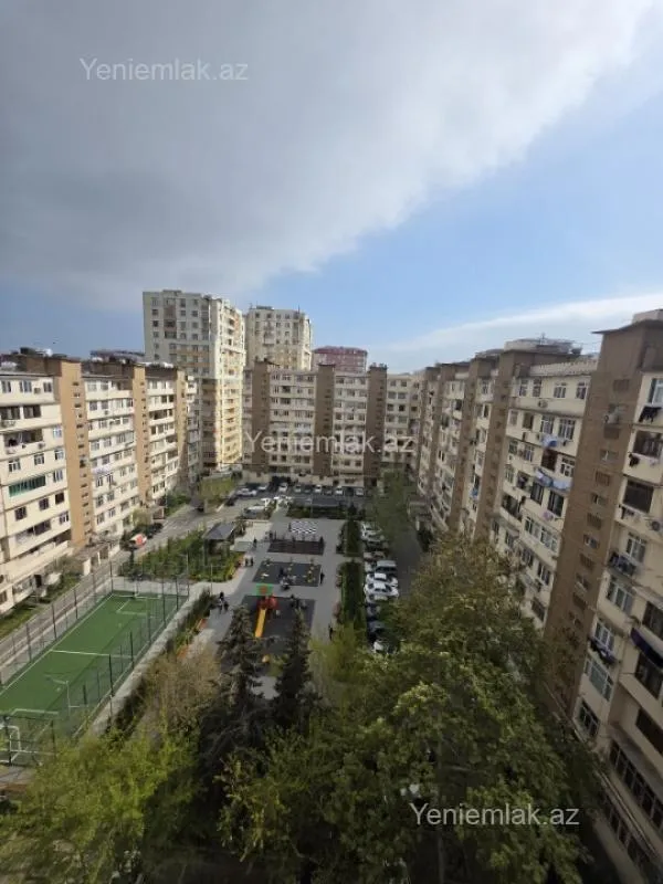 Satılır 5 otaqlı köhnə tikili 100 m²
