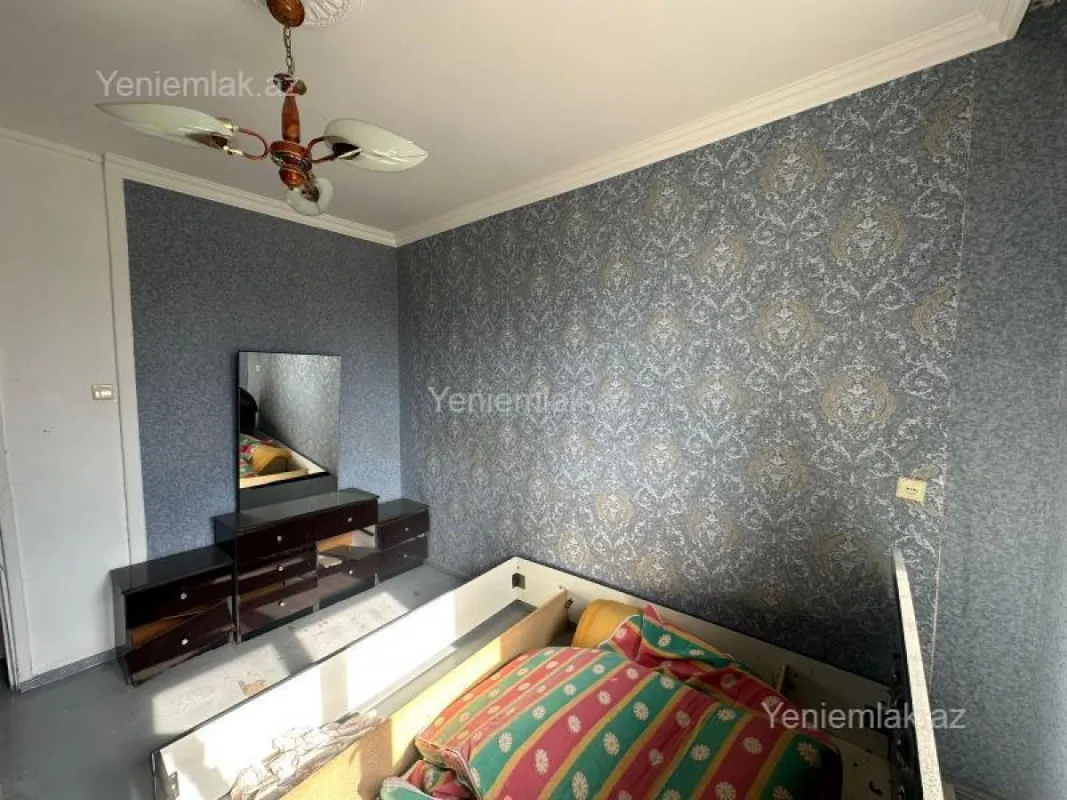 Satılır 2 otaqlı köhnə tikili 65 m²