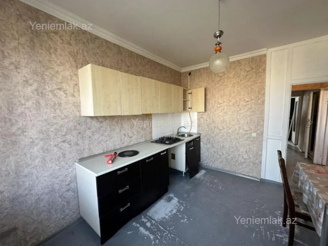 Satılır 2 otaqlı köhnə tikili 65 m²