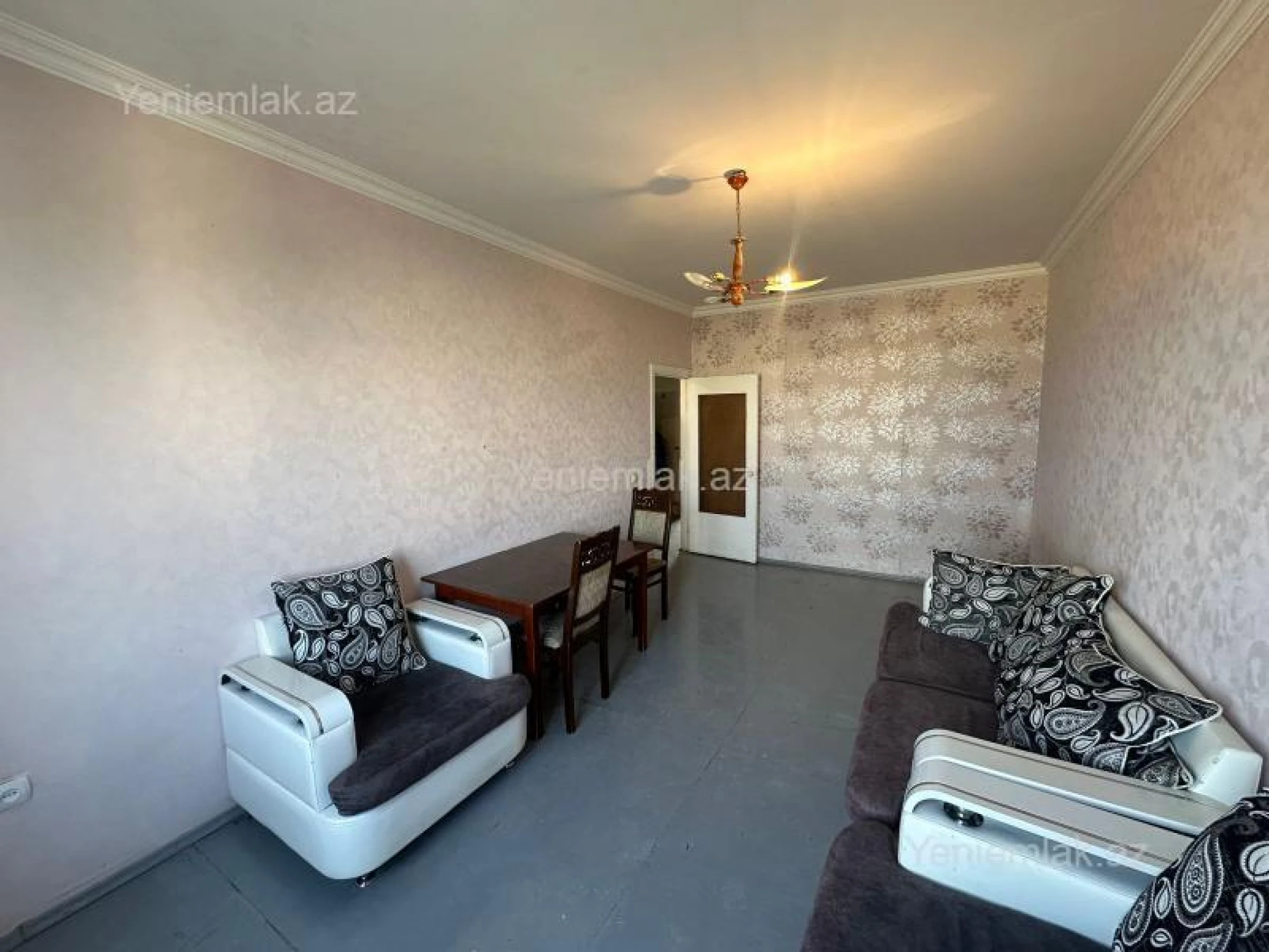 Satılır 2 otaqlı köhnə tikili 65 m²