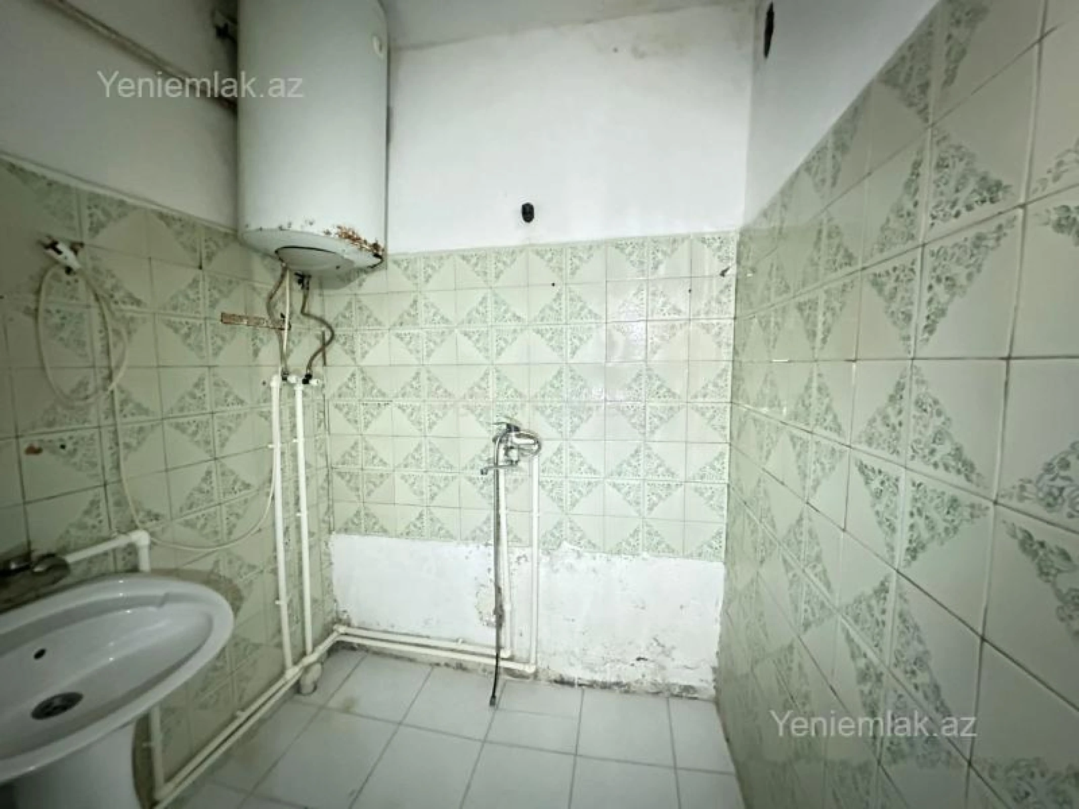 Satılır 2 otaqlı köhnə tikili 65 m²