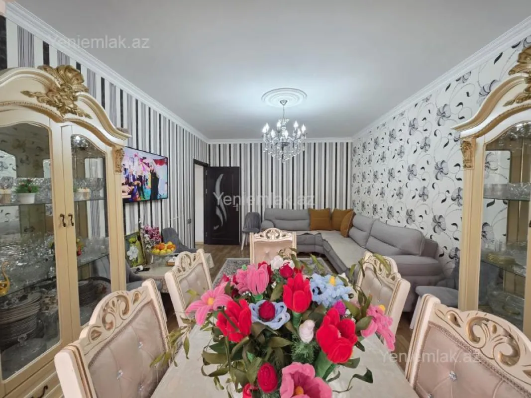 Satılır 4 otaqlı köhnə tikili 105 m²