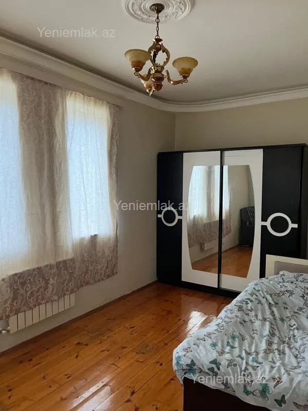 Satılır 5 otaqlı həyət evi 285 m²