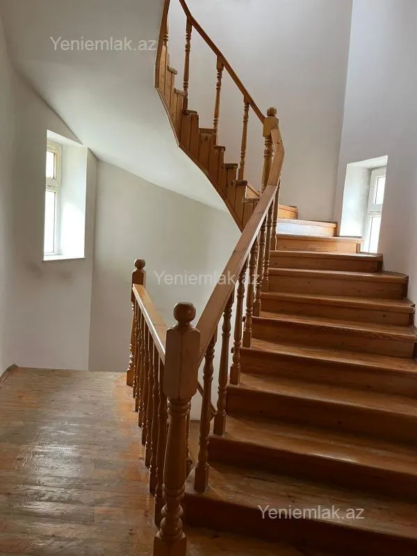 Satılır 5 otaqlı həyət evi 285 m²