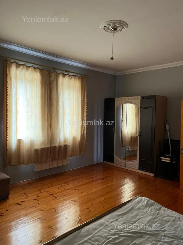 Satılır 5 otaqlı həyət evi 285 m²