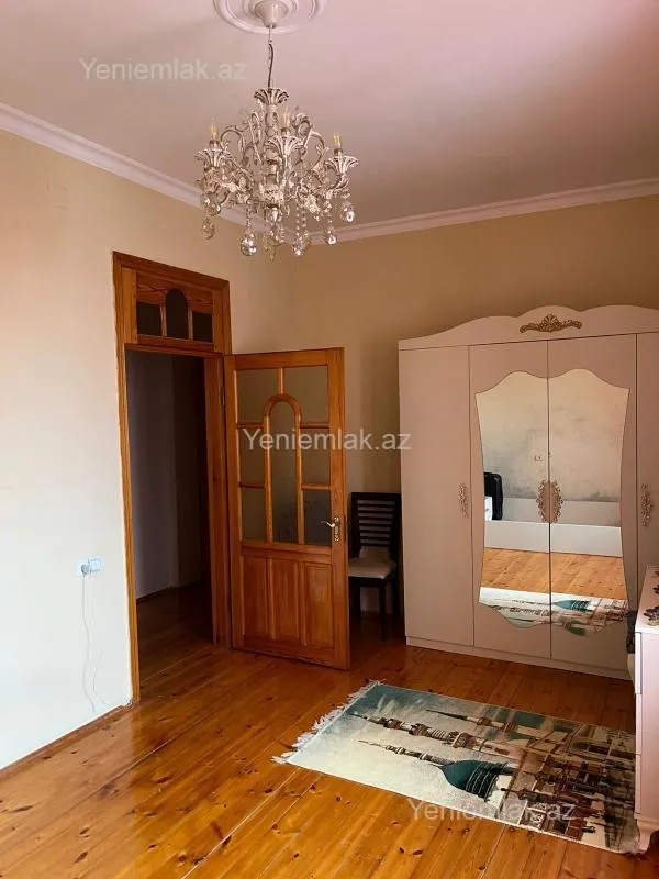 Satılır 5 otaqlı həyət evi 285 m²